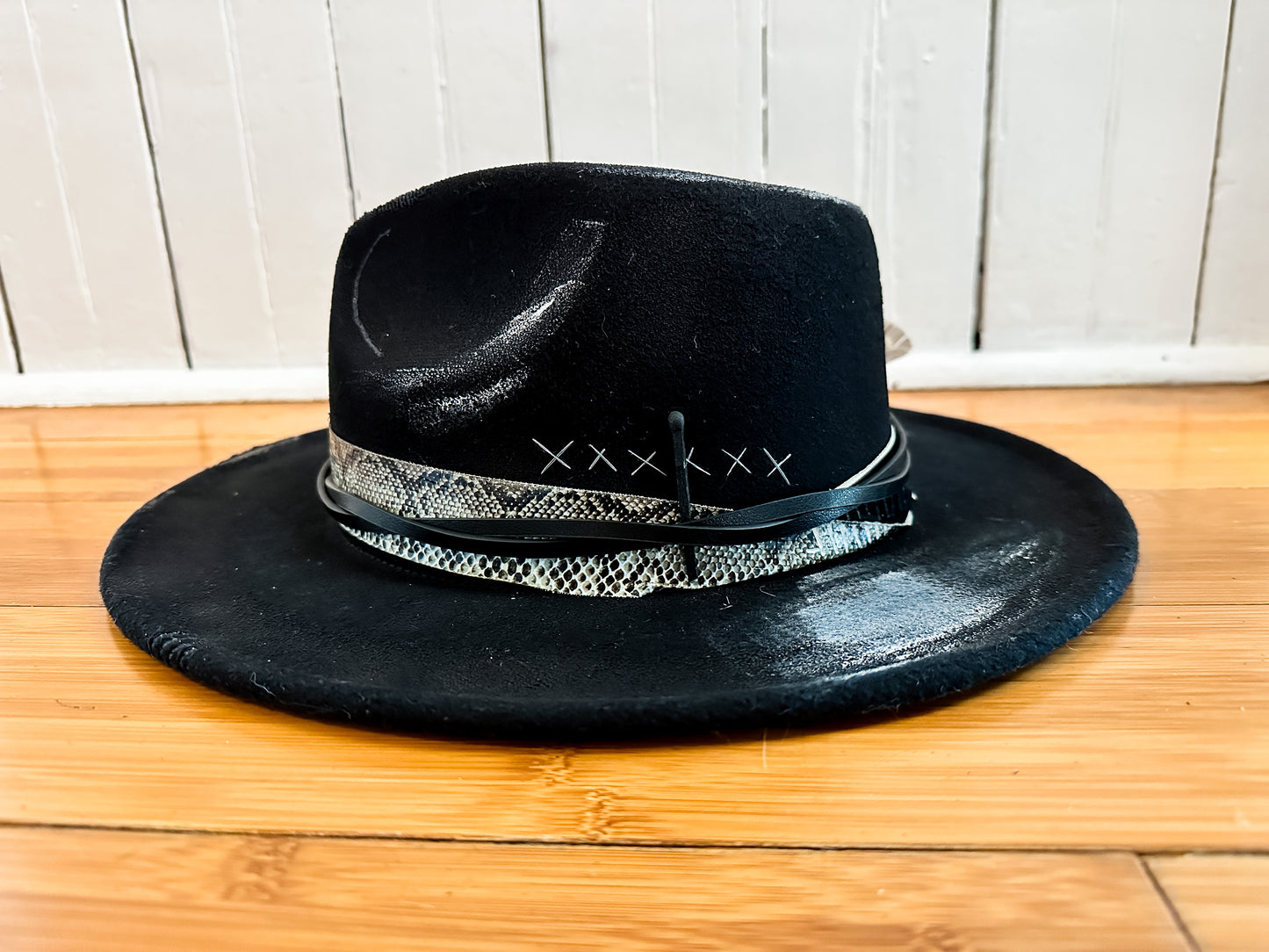Paint it Black Small Brim